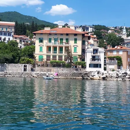 Apartment On The Sea *